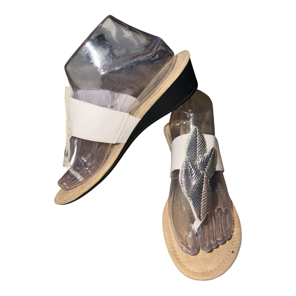 Impo‎ Rizzo White/Silver Thong Sandals, Size 9M